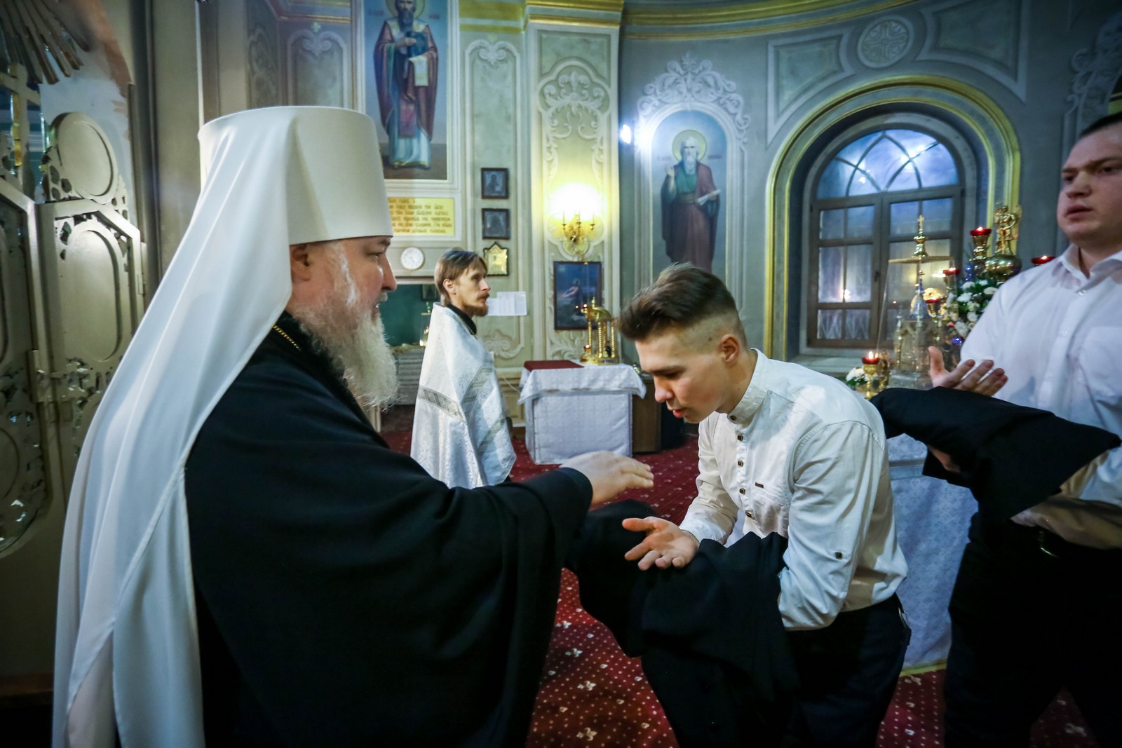 Vитрополит Кирилл благословил на ношение подрясника студентов пропедевтического курса