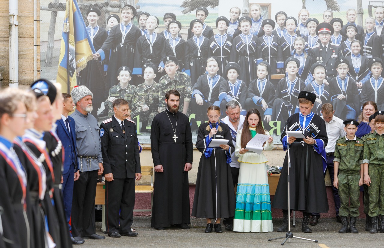 Священник благословил выпускников кадетской школы